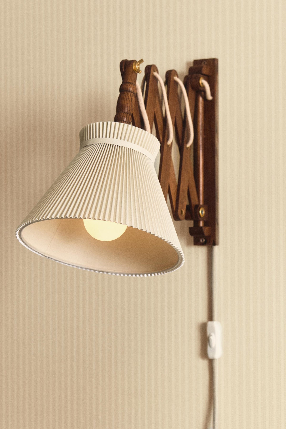 ZARAHOME Wooden Wall Light